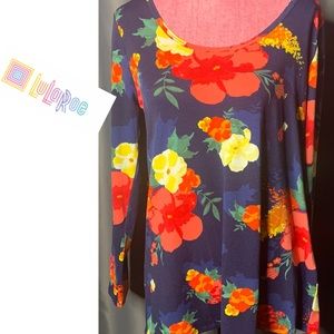 🌺LULAROE -Lynnae Top Navy Floral Size Large🌺